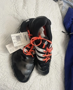 Vând adidasi noi  pentru atletism. Fără cuie  - imagine 2