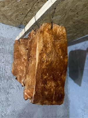 Vand slanină afumată proaspătă