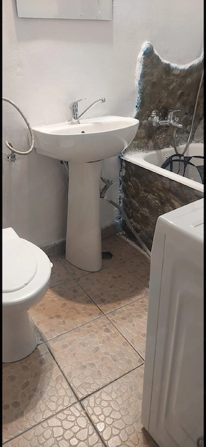 lnchiriez Garsoniera  - imagine 3