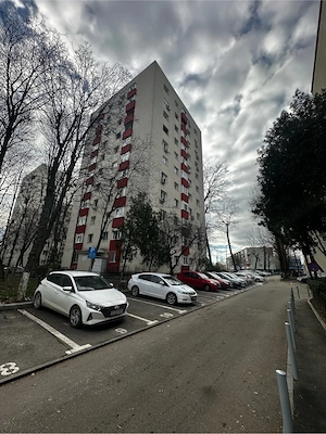 Apartament 2 camere , strada Luica ( Piata Resita ) , bloc 