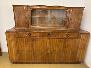 Mobilă veche din lemn de nuc din Perioada interbelică