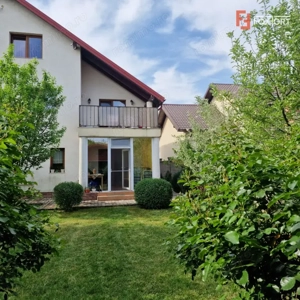 Duplex cu 5 camere de vanzare in localitatea Mosnita Noua