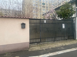 Vand teren +  cu casă de vânzare, suprafață totala 242mp