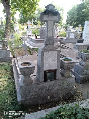Loc de veci cu cripta in Cimitir Eternitatea Iasi - imagine 7