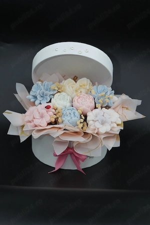 Aranjament floral cu flori din ceara parfumata - imagine 2