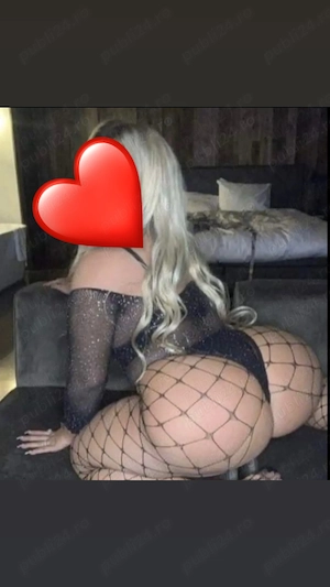 Blonda cu silicoane militari fac și party 