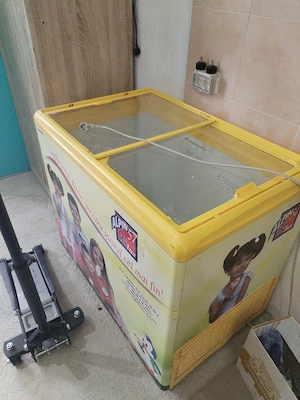 Lada frigorifica inghetata