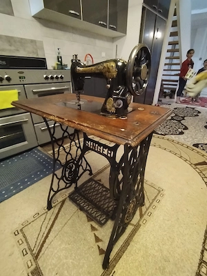 Masina de cusut singer 1910 - imagine 2