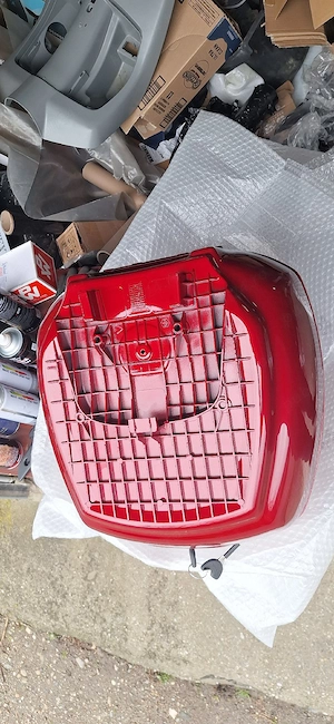 topcase portbagaj cutie piaggio vespa gts - imagine 5