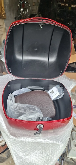 topcase portbagaj cutie piaggio vespa gts - imagine 3