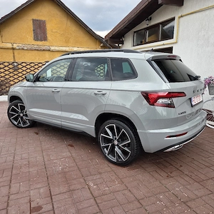 Skoda Karoq Sport Line DSG Automat 1.5 benzina 150CP Nardo Grey Cockpit Panoramic LED 07.2020 - imagine 4