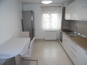 Inchiriez apartament 2 camere decomandat in Deva, zona Casa de Pensii, etaj t, renovat