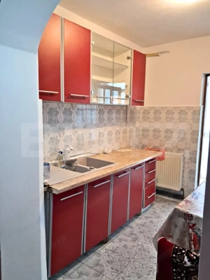 Apartament 2 camere decomandat cu balcon – zonă centrală liniștită Găești - imagine 3