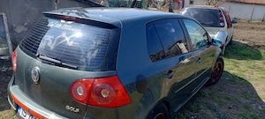 vând urgent vw golf 5 an 2005 1.6 benzina preț fix 1400 euro  - imagine 5
