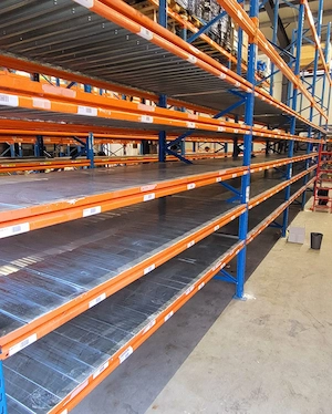 rafturi metalice cu polota 