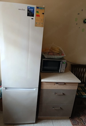 Vînd urgent frigider cu congelator 
