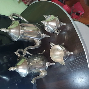 De vânzare sunt suflate cu argint..setul 