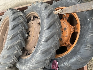 Tractoare de vânzare  2 buc Fiat 450 și IH 855 S - imagine 8