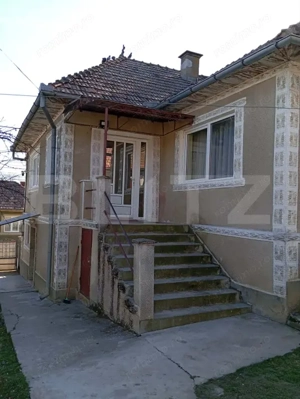 Casă spațioasă cu teren generos de 3000 mp și priveliște superbă în Cuzdrioara 