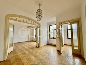 Apartament in vila interbelica | singur pe etaj