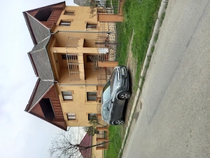 Vind casa cu teren și anexa 