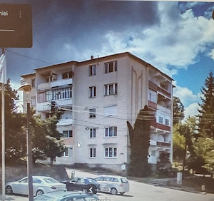 Apartament cu 4 camere decomandat