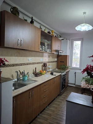 Apartament cu 4 camere decomandat - imagine 6