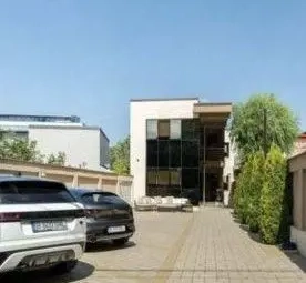 Vila stradala cu parcare  pretabila clinica ,birouri,horeca