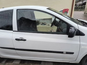 Dezmembrez Renault Clio 3 an 2011 - imagine 3