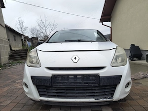 Dezmembrez Renault Clio 3 an 2011 - imagine 2