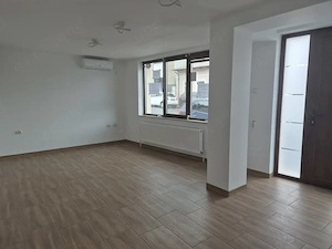 Inchiriere spatiu com sau de birouri in suprafata 30 mp -expunere directa la Str. Banu Maracine nr18 - imagine 3