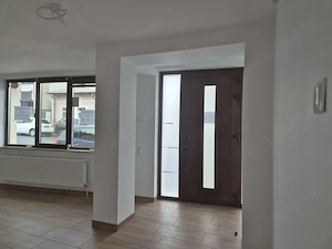 Inchiriere spatiu com sau de birouri in suprafata 30 mp -expunere directa la Str. Banu Maracine nr18 - imagine 2