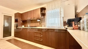Apartament cu 3 camere în curte privată - imagine 4