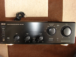 Amplificator Akai AM-1100