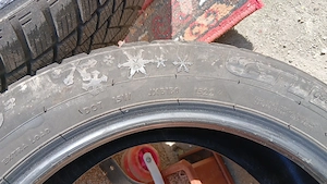 Vând 2 anvelope iarna 215 55r17  - imagine 5