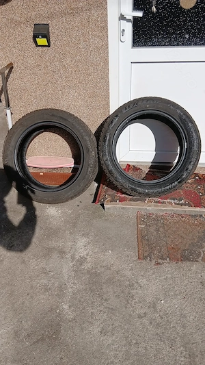 Vând 2 anvelope iarna 215 55r17 