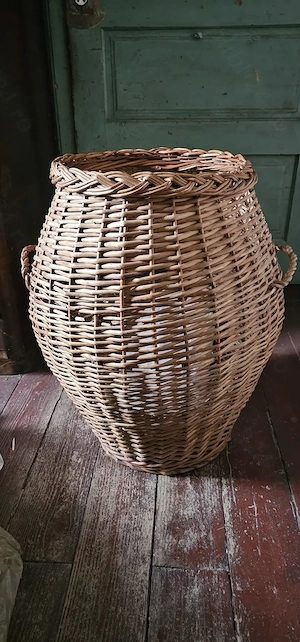 Cos pentru rufe,sau alte obiecte.