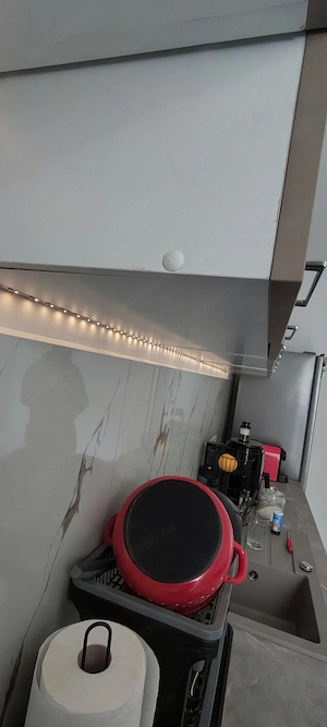 Inchiriez apartament 2 camere - complet mobilat si utilat - curte amenajata - 370 euro