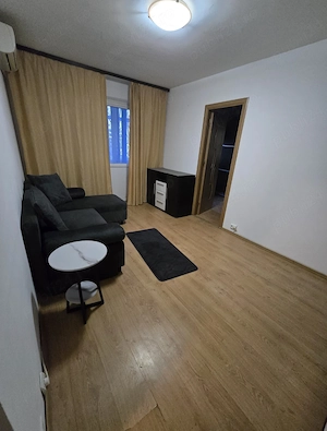 Inchiriez Apartament cu 3 camere la Piata Ciresica