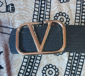 vînd curea Valentino 