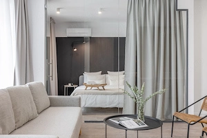 Perete de compartimentare din sticlă cu ușă din sticlă