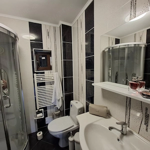 CASĂ  2022   desing modern, intimitate totala FOCȘANI   MÂNDREȘTI-Munteni - imagine 9