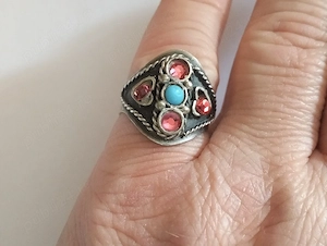 inel din argint 15gr.model celtic cu turcoaz natural si 4 pietre zircon rosu natural - imagine 2