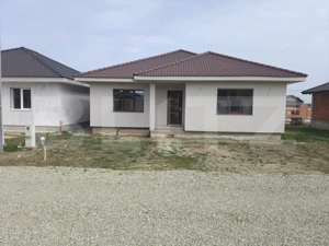 De vanzare casa Santandrei pe un singur nivel intr-o zona linistita - imagine 2