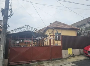 Casa solida cu teren drept si pozitie retrasa - imagine 7