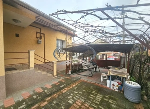 Casa solida cu teren drept si pozitie retrasa - imagine 3