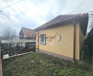 Casa solida cu teren drept si pozitie retrasa - imagine 2