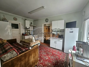 Casa solida cu teren drept si pozitie retrasa - imagine 14