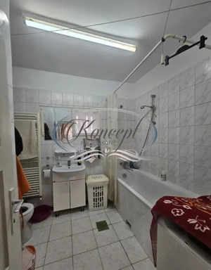 Casa solida cu teren drept si pozitie retrasa - imagine 15