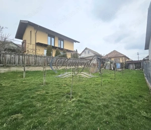 Casa solida cu teren drept si pozitie retrasa - imagine 8